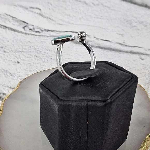 Green Triangle Adjustable Fashion Ring A27 - Picture 3 of 5